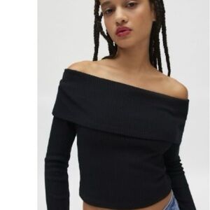 Silence + Noise Whitney Foldover
Long Sleeve Top